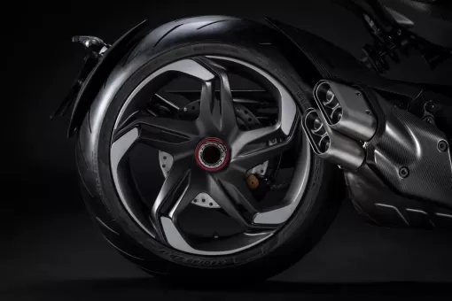 my24-ducati-diavel-for-bentley-details-43-uc589400-preview.jpg
