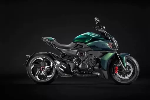 2-my24-ducati-diavel-for-bentley-11-uc589330-preview.jpg