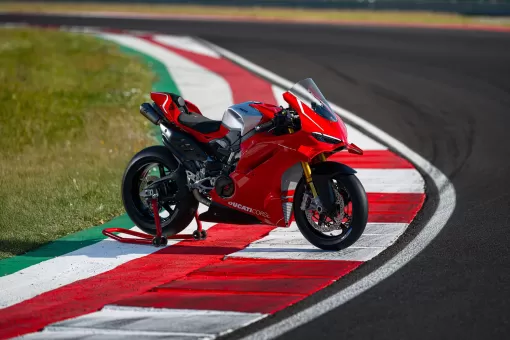 ducati-oct25-panigalev4-gallery3.jpg